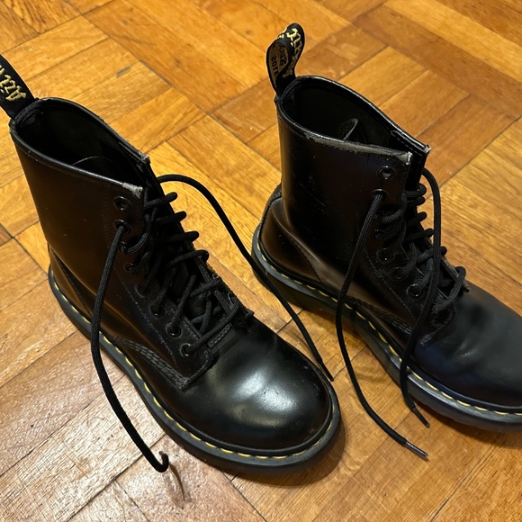 Doc Martens 1460 SMOOTH LEATHER LACE UP BOOTS - Picture 2 of 7
